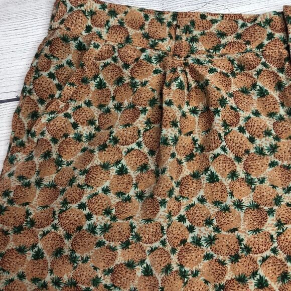Joie Barnaby Beige Pineapple Print Silk Shorts Size 6 - Picture 4 of 7